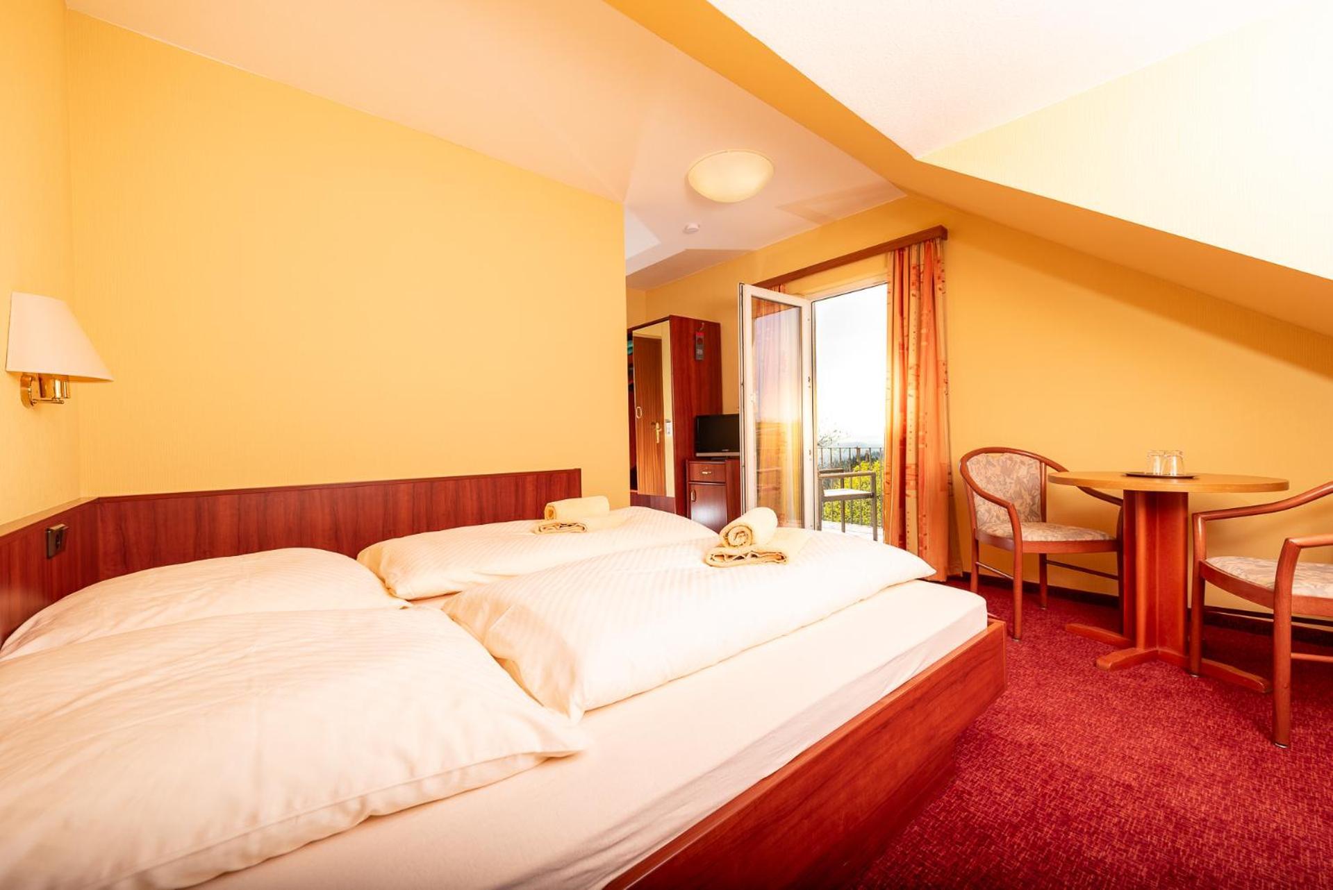 Berghotel Wilhelmsburg Bad Kosen Phòng bức ảnh