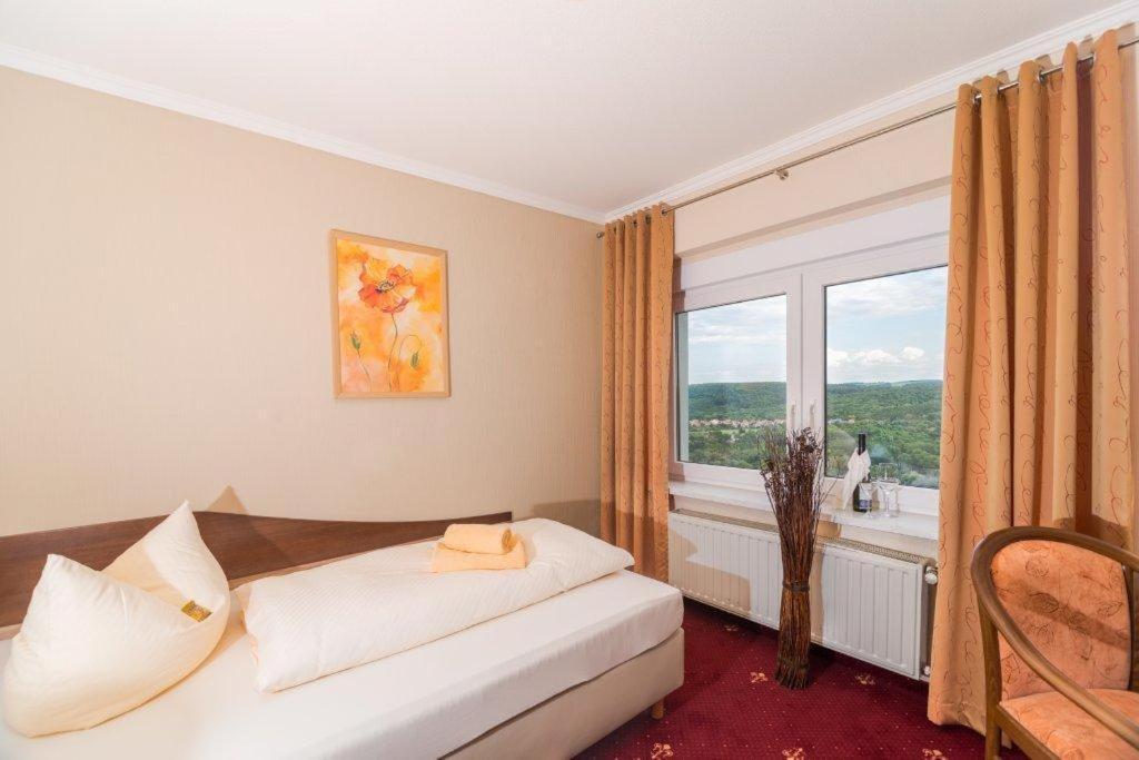 Berghotel Wilhelmsburg Bad Kosen Phòng bức ảnh